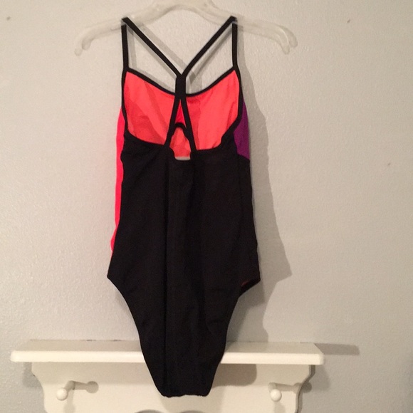 Colorblock swimsuit - Picture 2 of 2